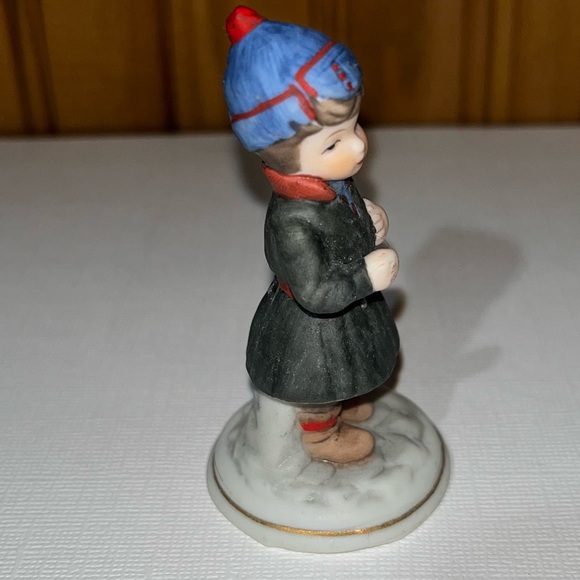 Vintage Hand Painted Porcelain Figure - Picture 2 of 5